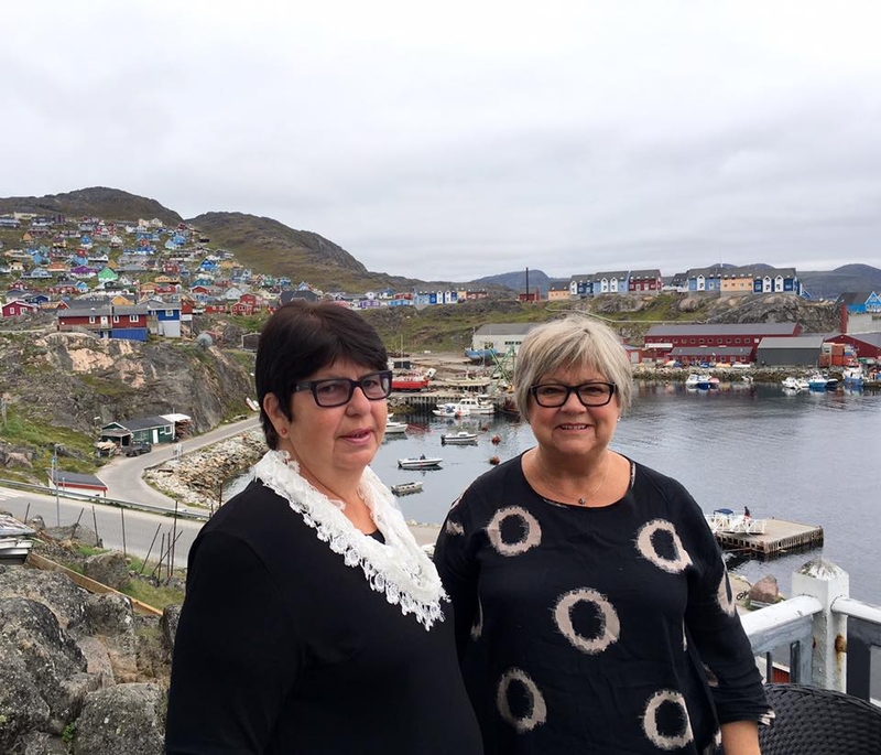 Phia Evelyn Birgitta Andersson og Rigmor Andersen Eide fra Nordisk Råd i Qaqortoq i Grønland