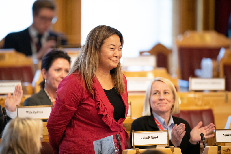 Jessica Polfjärd rejser sig som nyvalgt præsident, Stortinget ved Nordisk Råds Session 