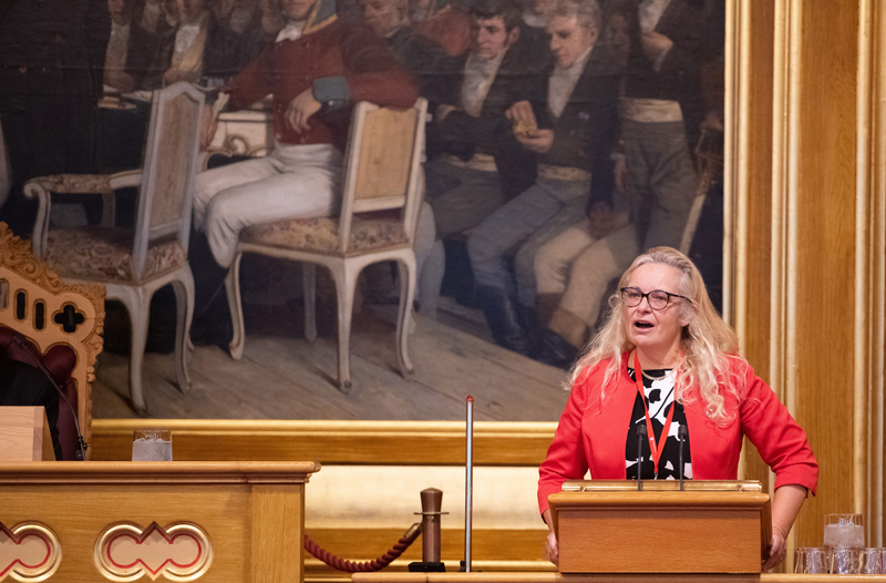 Ruth Mari Grung taler fra Stortingets talerstol under Nordisk råds sesjon 2018