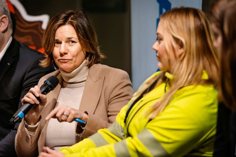 Swedish Minister for Environment and Climate Isabella Lövin and Nordic Climate Action Weeks Key Listener Amanda Borneke.