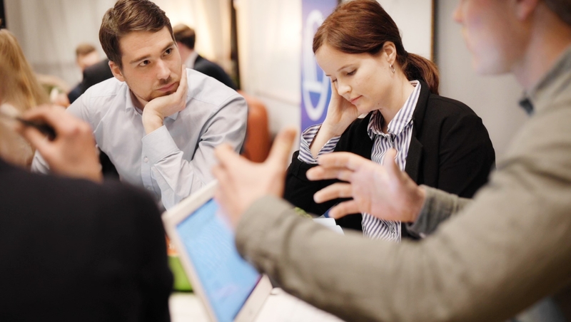 ungdomar i en workshop