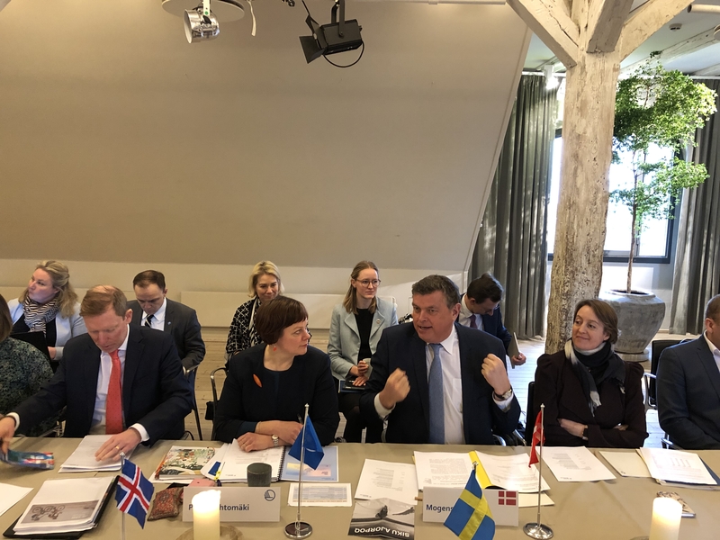 På billedet ses Nordisk Ministerråds generalsekretær, Paula Lehtomäki, til forhandlinger med de nordiske samarbejdsministre.
