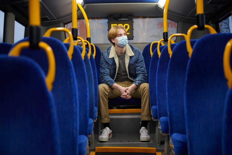 Corona mand i bus 