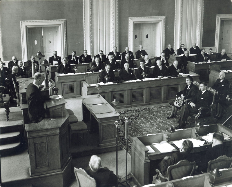Nordiska rådets första session öppnas den 13 februari 1953.