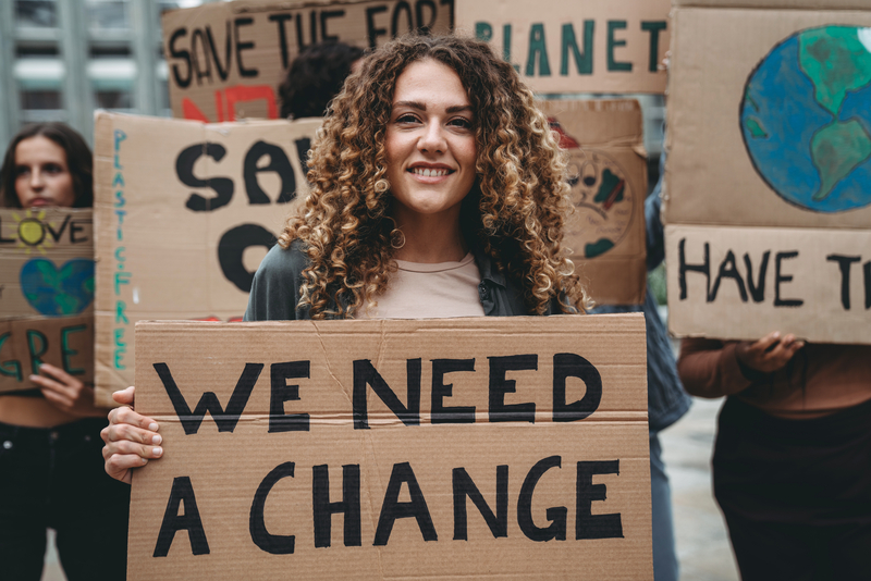 Kvinna i klimatdemonstration