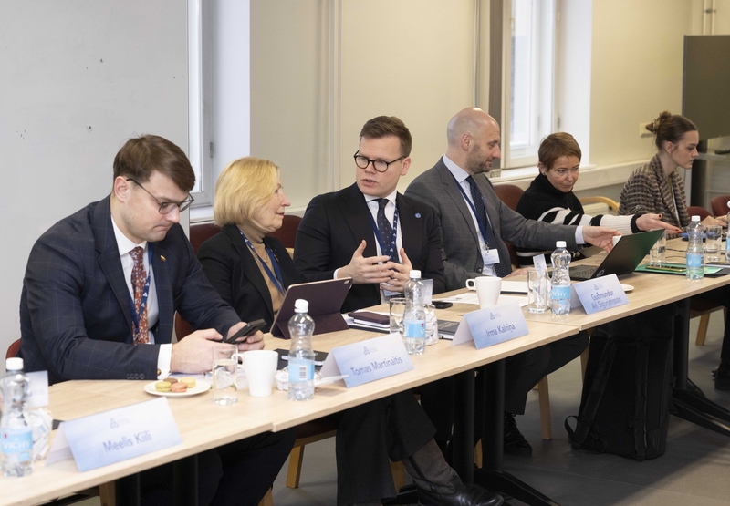 Parliamentarians discussing at a table