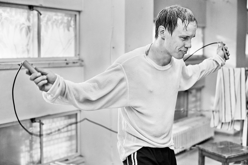 Actionbild från "The Happies Day in the Life of Olli Mäki" (Finland) - Jarkko Lahti