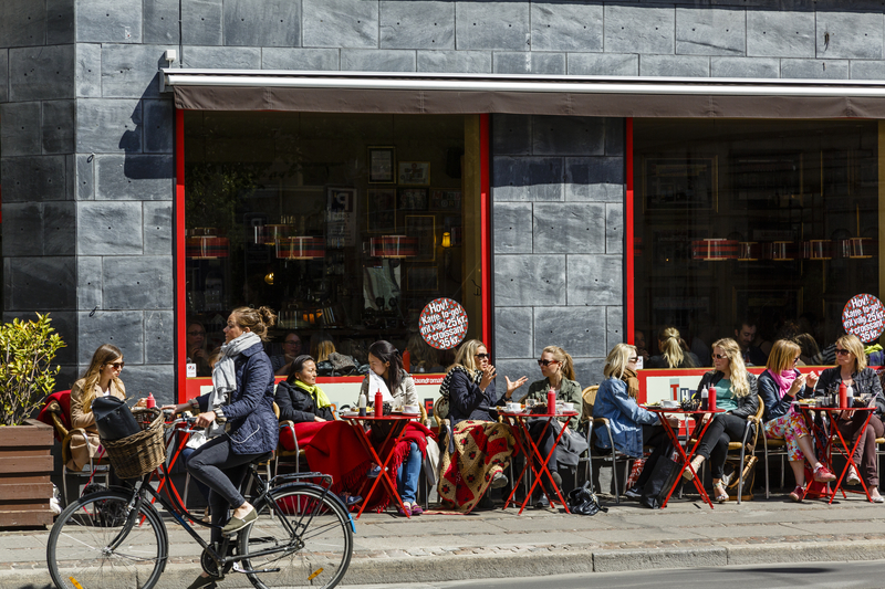 Café med mennesker
