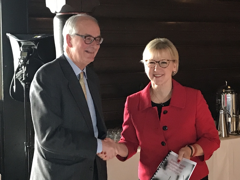 Inge Lorange Backer og Margot Wallström