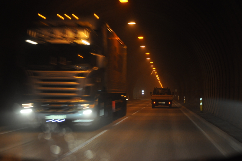 Lastbil i en tunnel