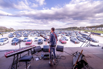 Drive-in koncert Mads Langer
