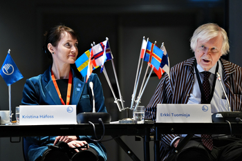 Kristina Hafoss och Erkki Tuomioja på Temasessionen 2022.
