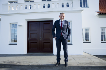 Porträtt av Islands president Guðni Th. Jóhannesson.